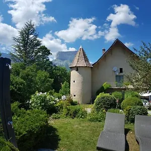 https://chateau-de-passieres.hotels-rhonealpes.com